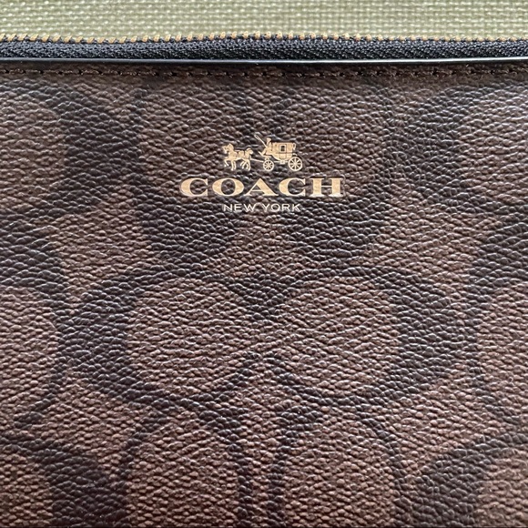 NWT Coach Wristlet - Picture 2 of 3